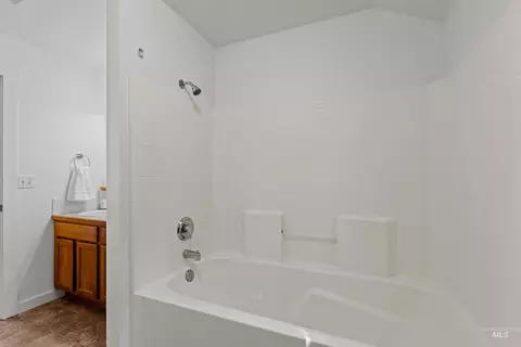 Bath - 675 E Pine Ave, Meridian, ID 83642 photo 3 of 3