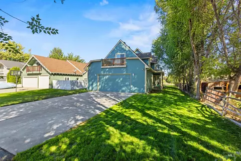 Exterior - 675 E Pine Ave, Meridian, ID 83642 photo 7 of 9