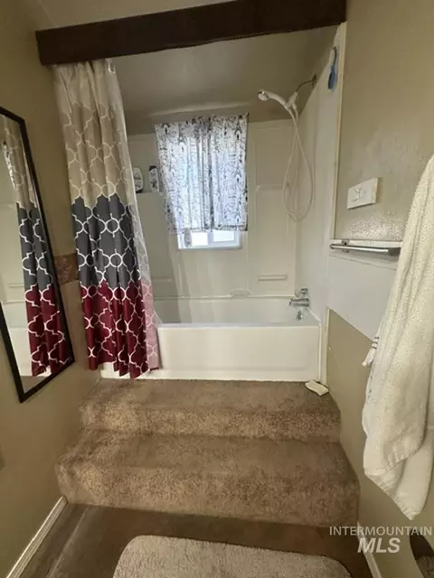 Bath - 94 N Oneida, Glenns Ferry, ID 83623 photo 3 of 3