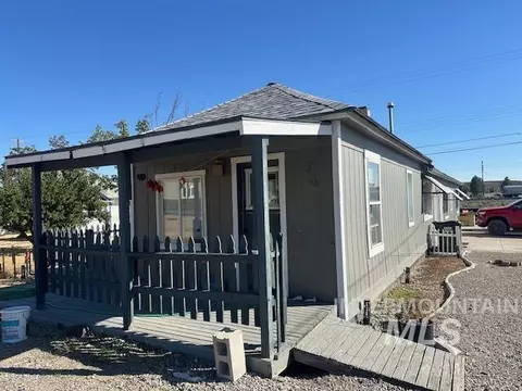 Exterior - 94 N Oneida, Glenns Ferry, ID 83623 photo 2 of 2