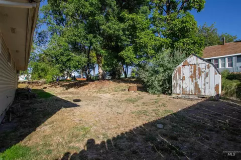 Exterior - 801 E Ball Ave, Parma, ID 83660 photo 1 of 4