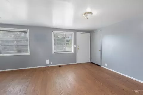 Living - 801 E Ball Ave, Parma, ID 83660 photo 4 of 5