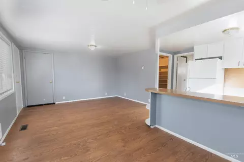 Living - 801 E Ball Ave, Parma, ID 83660 photo 2 of 5