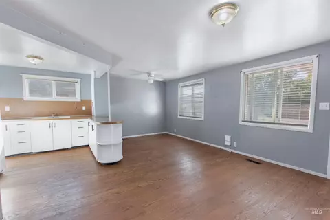Living - 801 E Ball Ave, Parma, ID 83660 photo 1 of 5