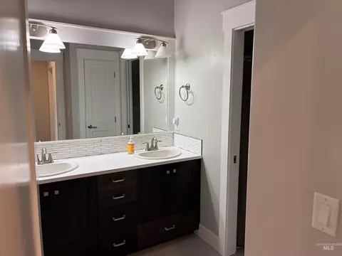 Bath - 2682 N Camerton Pl, Eagle, ID 83616 photo 1 of 3