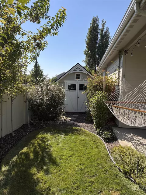 Exterior - 2682 N Camerton Pl, Eagle, ID 83616 photo 2 of 10