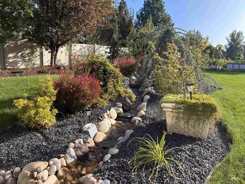 Exterior - 2682 N Camerton Pl, Eagle, ID 83616 photo 6 of 10