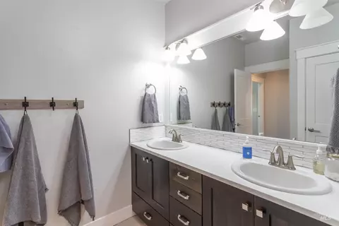 Bath - 2682 N Camerton Pl, Eagle, ID 83616 photo 6 of 6