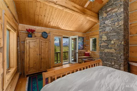 Bedroom - 2425 Cow Camp Rd, Stanley, ID 83278 photo 2 of 6