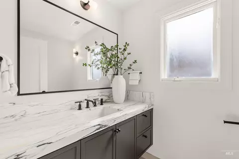 Bath - 1218 E Hearthstone Dr, Boise, ID 83702 photo 5 of 7