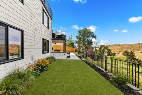 Exterior - 1218 E Hearthstone Dr, Boise, ID 83702 photo 4 of 4