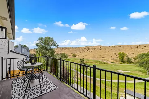 Exterior - 1218 E Hearthstone Dr, Boise, ID 83702 photo 2 of 4