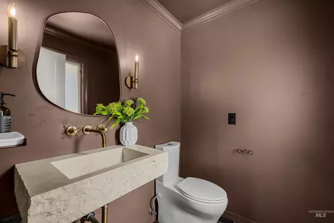 Bath - 1218 E Hearthstone Dr, Boise, ID 83702 photo 1 of 7