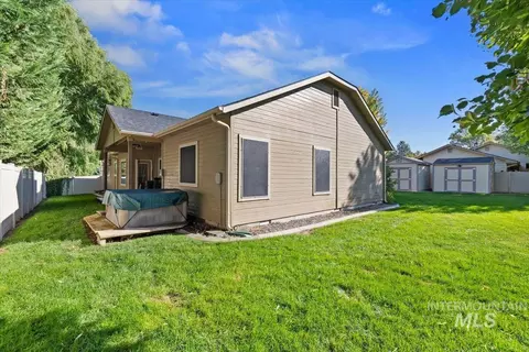 Exterior - 908 Walnut St, Caldwell, ID 83605 photo 10 of 12