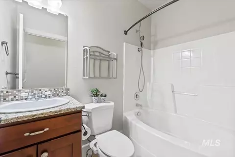 Bath - 908 Walnut St, Caldwell, ID 83605 photo 2 of 2