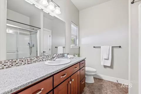 Bath - 908 Walnut St, Caldwell, ID 83605 photo 1 of 2
