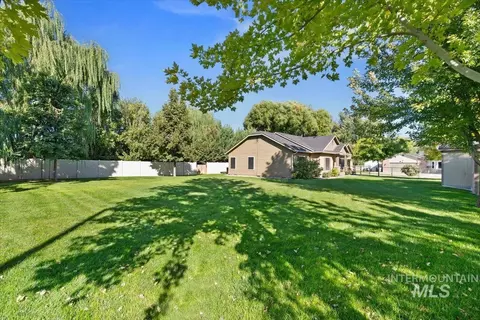 Exterior - 908 Walnut St, Caldwell, ID 83605 photo 11 of 12