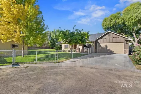 Exterior - 908 Walnut St, Caldwell, ID 83605 photo 3 of 12