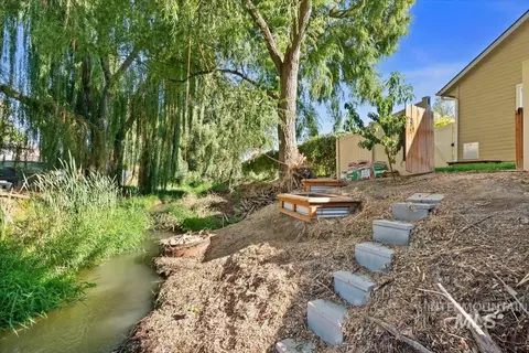 Exterior - 908 Walnut St, Caldwell, ID 83605 photo 7 of 12