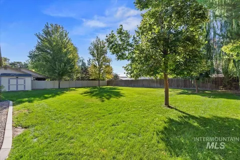 Exterior - 908 Walnut St, Caldwell, ID 83605 photo 9 of 12