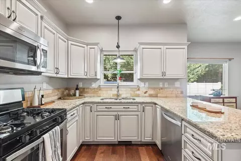 Kitchen - 908 Walnut St, Caldwell, ID 83605 photo 2 of 4
