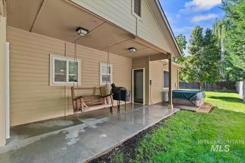 Exterior - 908 Walnut St, Caldwell, ID 83605 photo 8 of 12