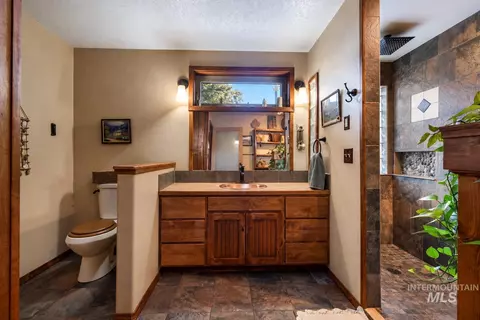 Bath - 2912 S 1050 E, Hagerman, ID 83332 photo 1 of 4
