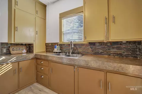 Kitchen - 435 4th Ave E, Twin Falls, ID 83301 photo 2 of 5