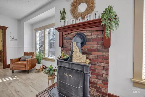 Entry Way - 435 4th Ave E, Twin Falls, ID 83301 photo 1 of 2