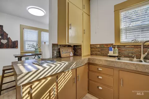 Kitchen - 435 4th Ave E, Twin Falls, ID 83301 photo 3 of 5