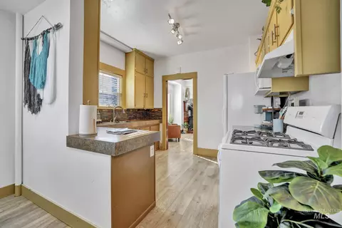 Kitchen - 435 4th Ave E, Twin Falls, ID 83301 photo 5 of 5
