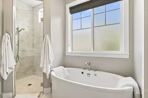 Bath - 6276 W Striker Dr, Eagle, ID 83616 photo 2 of 5