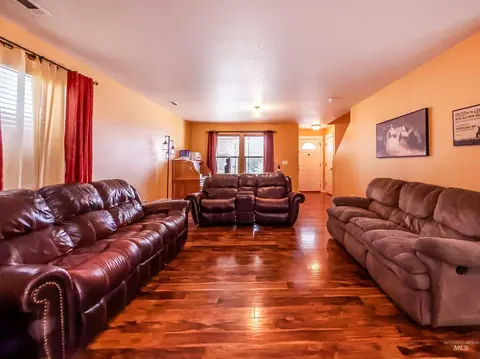 Living - 14256 Pearl Pointe Dr, Caldwell, ID 83607 photo 2 of 2