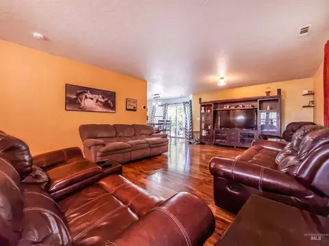 Living - 14256 Pearl Pointe Dr, Caldwell, ID 83607 photo 1 of 2