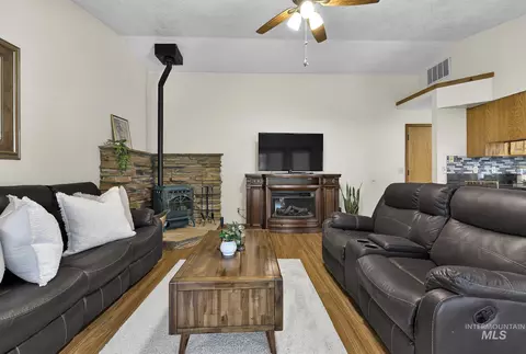 Living - 705 Keogh Ln, Caldwell, ID 83607 photo 4 of 6