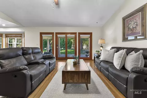 Living - 705 Keogh Ln, Caldwell, ID 83607 photo 5 of 6