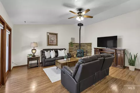 Living - 705 Keogh Ln, Caldwell, ID 83607 photo 3 of 6