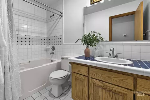 Bath - 705 Keogh Ln, Caldwell, ID 83607 photo 2 of 2