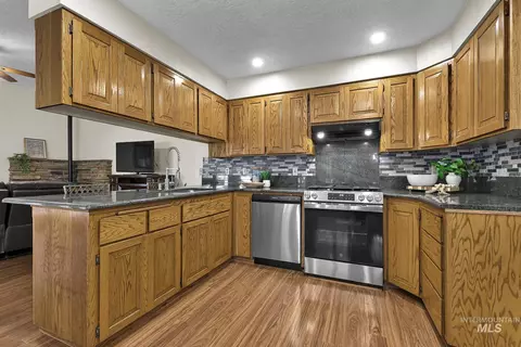 Kitchen - 705 Keogh Ln, Caldwell, ID 83607 photo 3 of 4