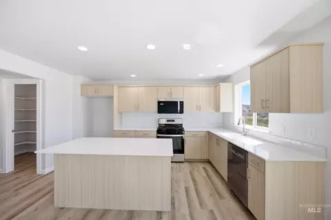 Kitchen - 7289 W Newtown Dr, Eagle, ID 83616 photo 2 of 3