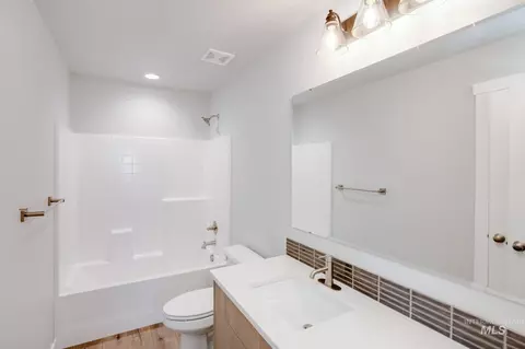 Bath - 7447 W Newtown Dr, Eagle, ID 83616 photo 2 of 3