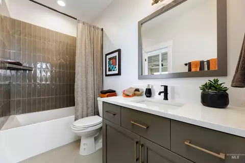 Bath - 4357 W Estuary Ct, Eagle, ID 83616 photo 1 of 8