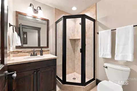 Bath - 986 W Cherry Bello Dr, Eagle, ID 83616 photo 6 of 6