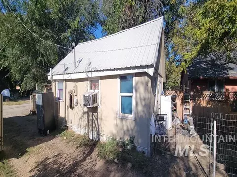 Exterior - 704 E Grove Ave, Parma, ID 83660 photo 1 of 3