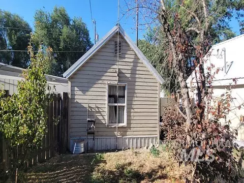 Exterior - 704 E Grove Ave, Parma, ID 83660 photo 2 of 3