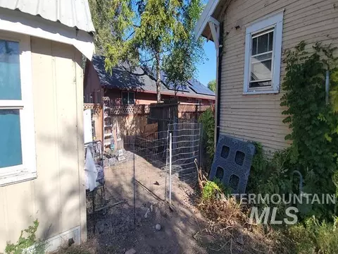 Exterior - 704 E Grove Ave, Parma, ID 83660 photo 3 of 3
