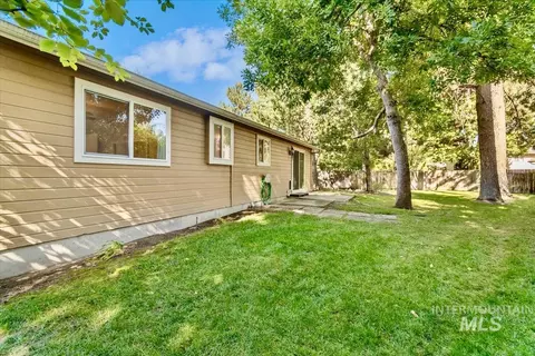 Exterior - 1526 E Symphony Ct, Boise, ID 83706 photo 6 of 9