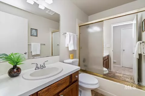 Bath - 1526 E Symphony Ct, Boise, ID 83706 photo 2 of 2