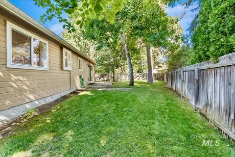 Exterior - 1526 E Symphony Ct, Boise, ID 83706 photo 4 of 9