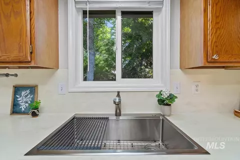 Kitchen - 1526 E Symphony Ct, Boise, ID 83706 photo 4 of 4